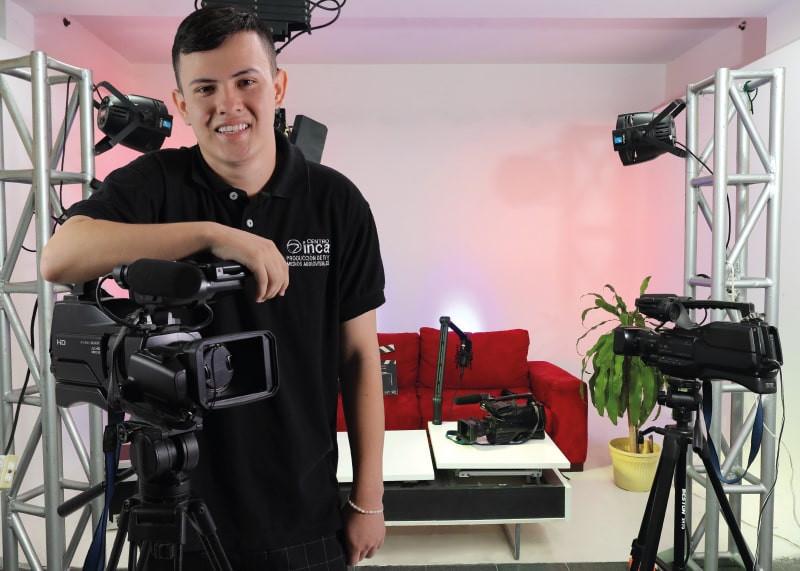 Auxiliar de Grabación y Edición de Video, Sonido y Animaciones Interactivas